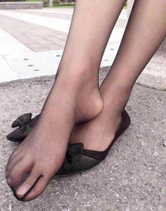床上躺着打扑克很疼怎么回事,床上扑克痛？揭秘打牌不适之谜-3